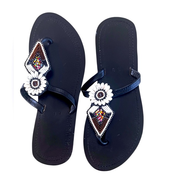 Stylish Black Sandals for Every Occasion - Picture 1 of 4